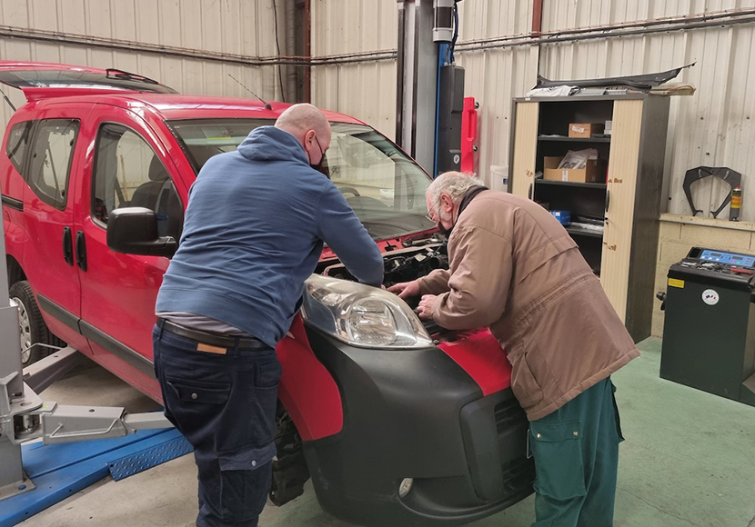 Louviers Un Garage Social Pour R Parer Sa Voiture Moindre Co T